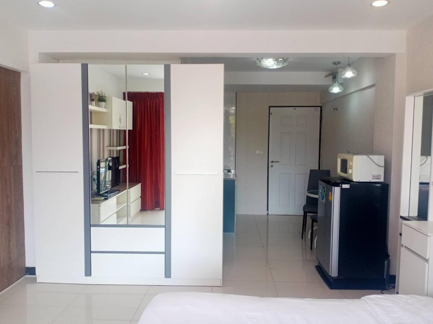 Baan Sabai Rama IV Apartment Bangkok Exteriör bild