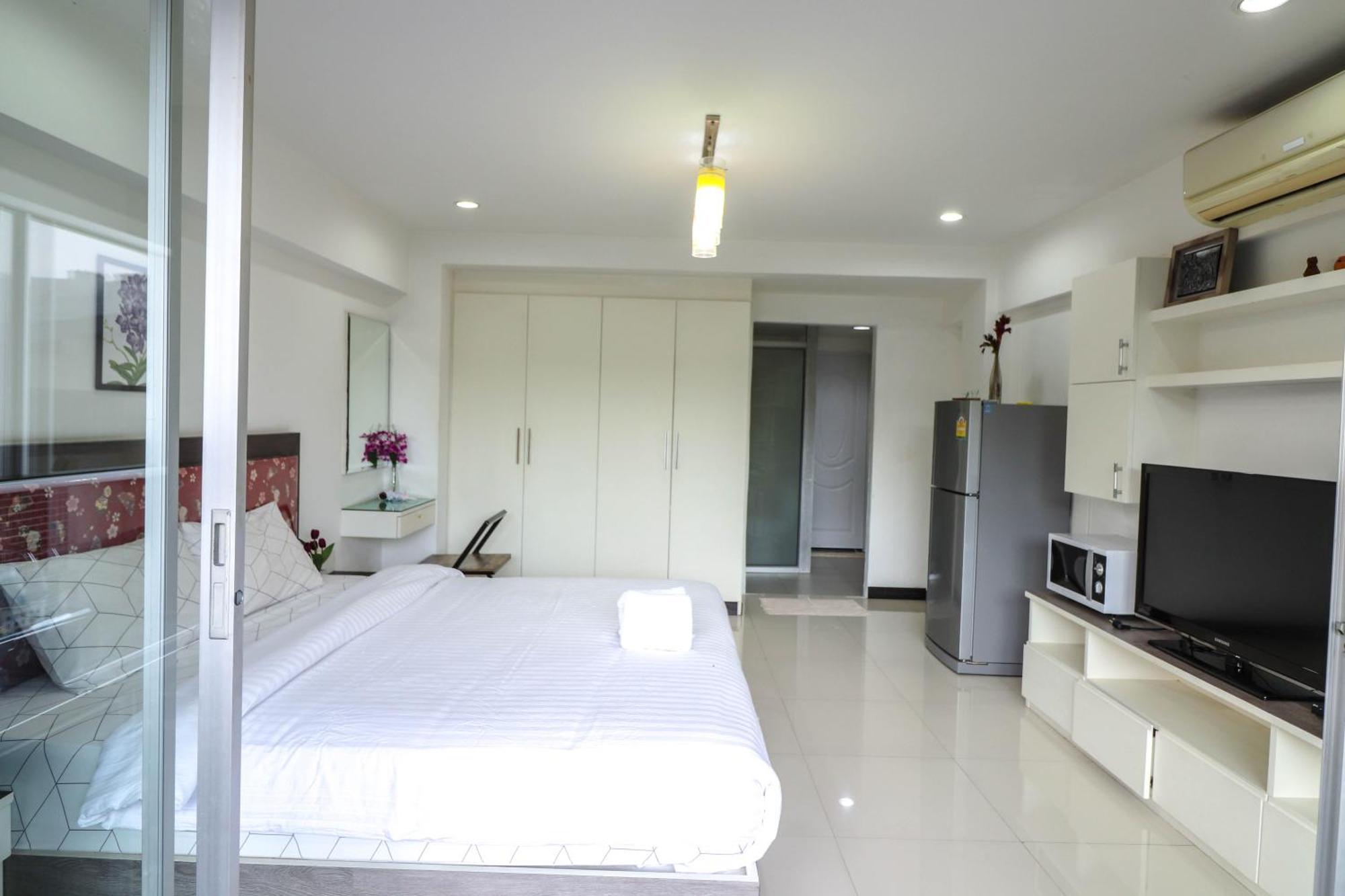 Baan Sabai Rama IV Apartment Bangkok Exteriör bild