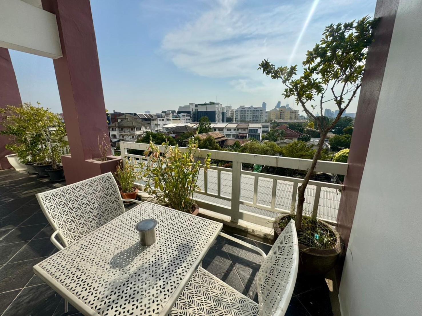 Baan Sabai Rama IV Apartment Bangkok Exteriör bild