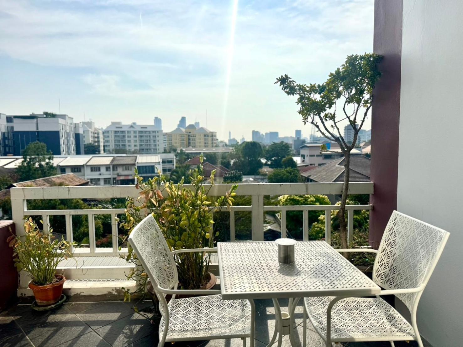 Baan Sabai Rama IV Apartment Bangkok Exteriör bild